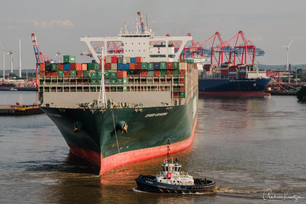 Containerschiff Ever Govern