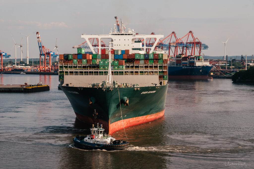 Containerschiff Ever Govern