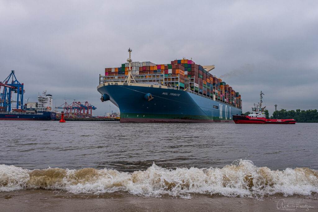 Containerschiff Mol Tribute