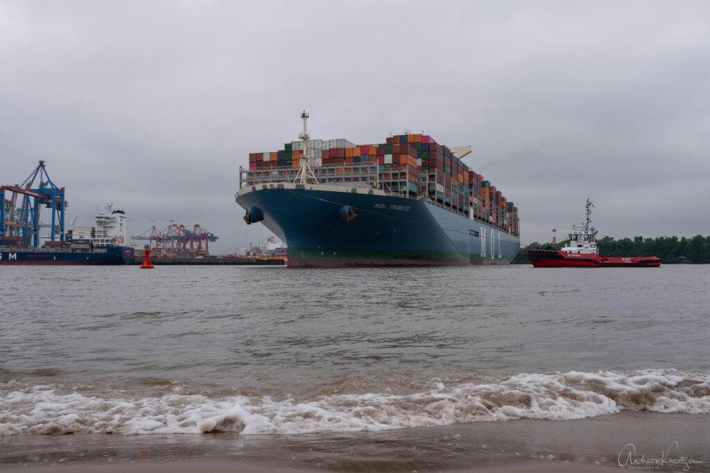 Containerschiff Mol Tribute