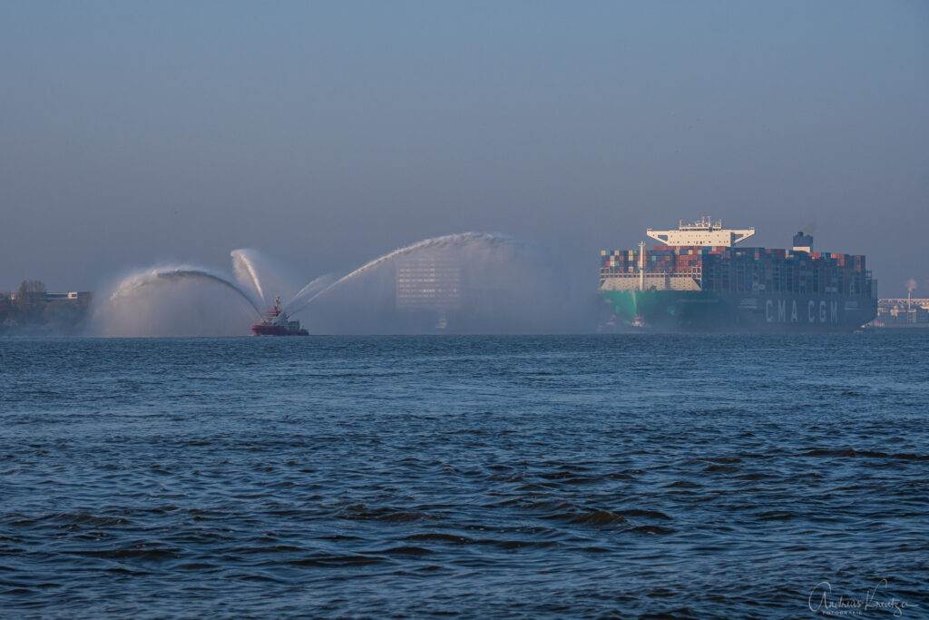 Erstanlauf der CMA CGM Jacques Saade in Hamburg