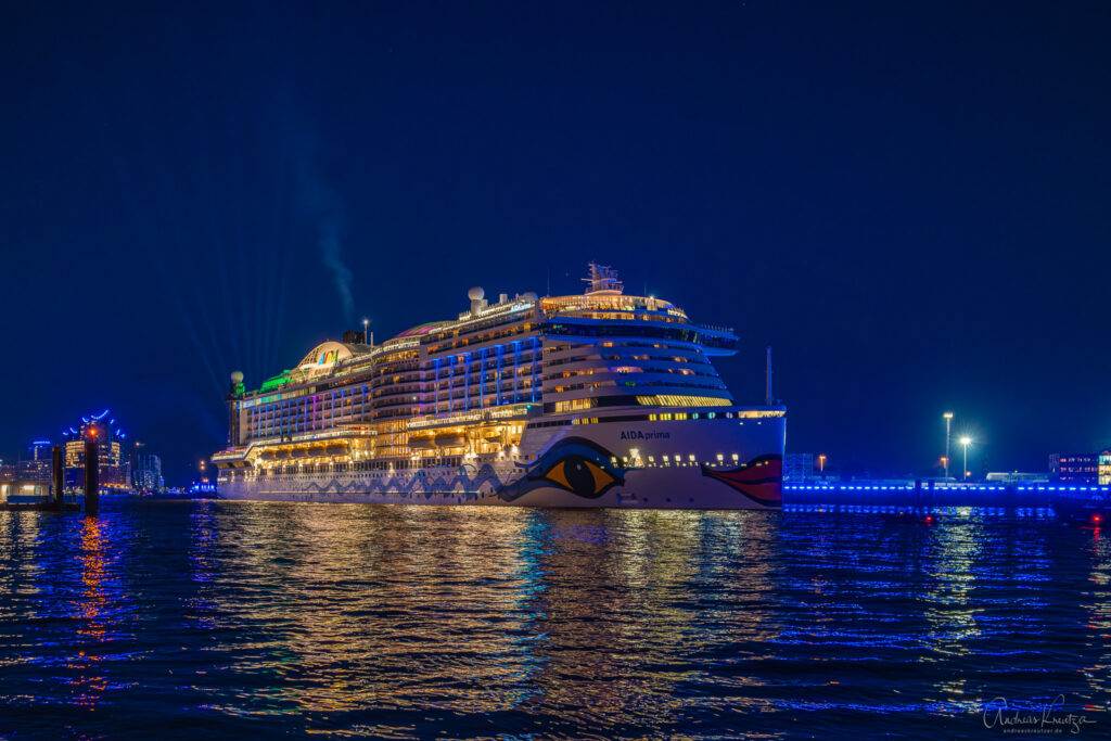 AIDAprima bei der Cruise Days Parade 2023