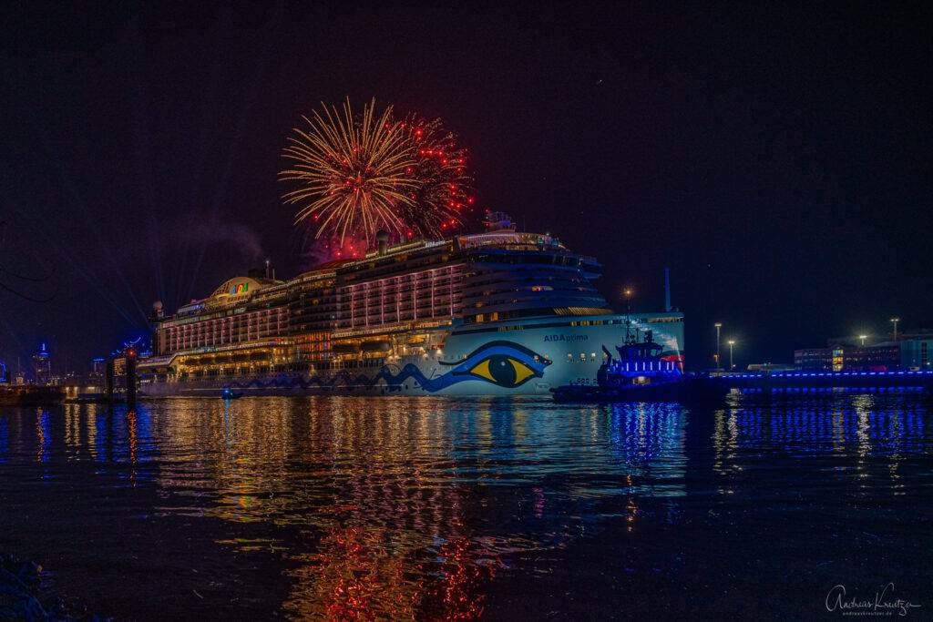 AIDAprima bei der Cruise Days Parade 2023