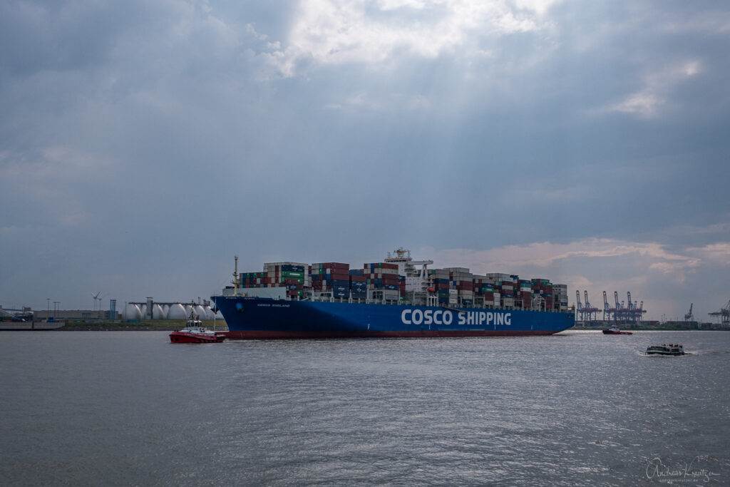 Containerschiff beim Holzhafen