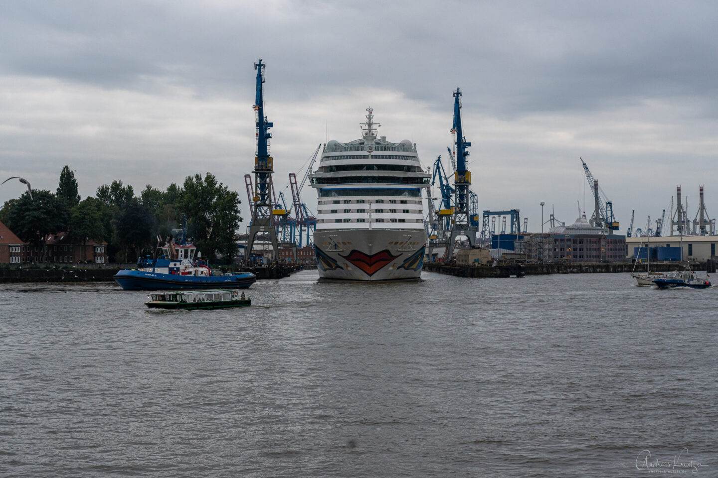 AIDAsol beim Eindocken bei Blohm & Voss