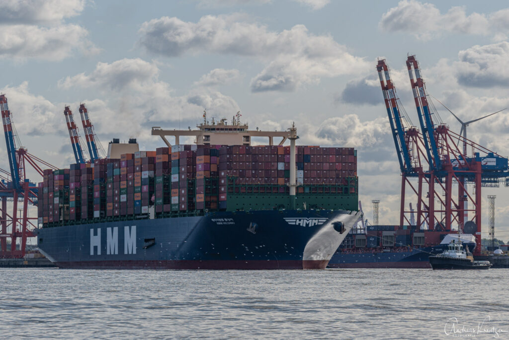 Containerschiff HMM Helsinki