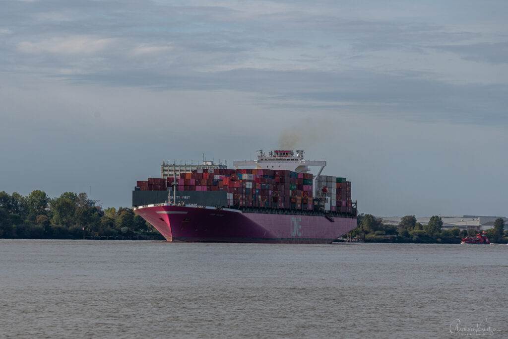 Containerschiff ONE Hanoi