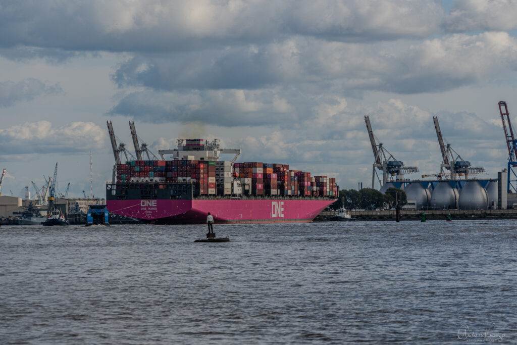 Containerschiff ONE Hanoi