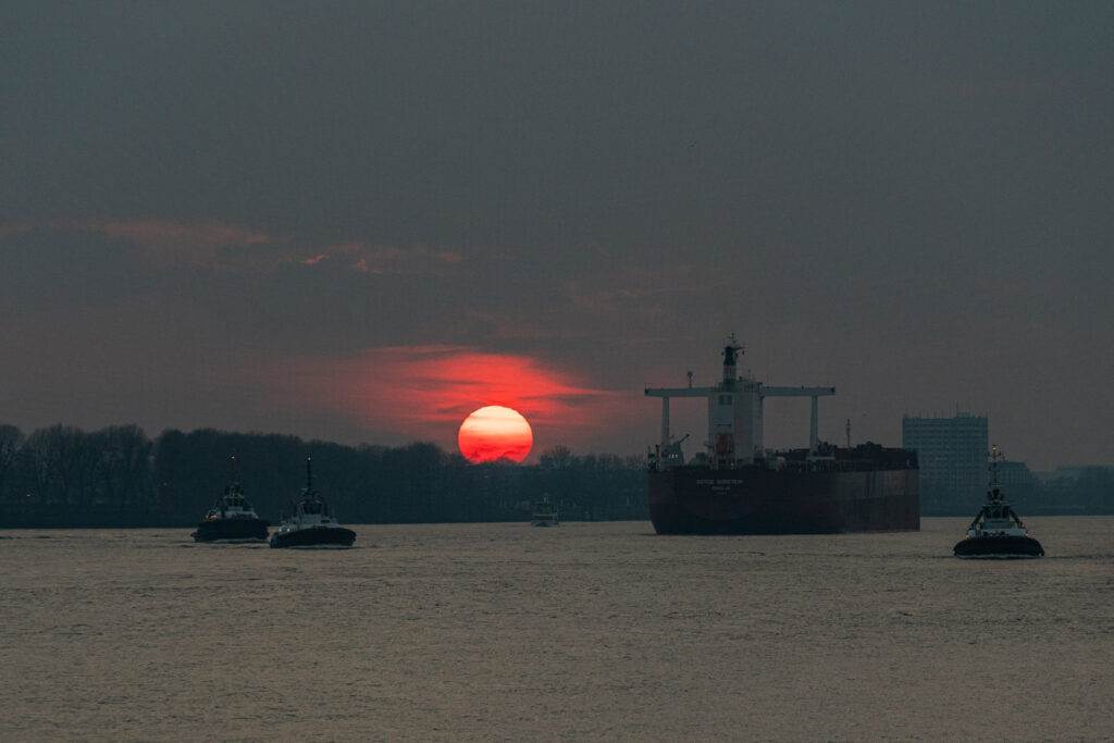 Sonnenuntergang am Hafen