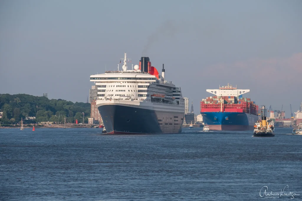 Queen Mary 2 in Hamburg