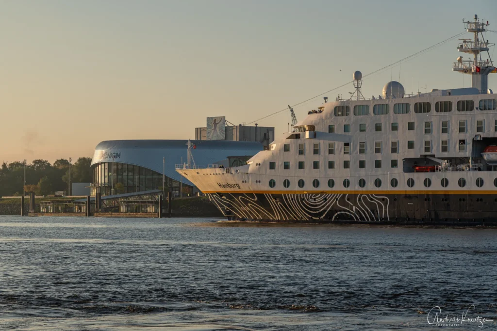 Kreuzfahrtschiff Hamburg in Hamburg