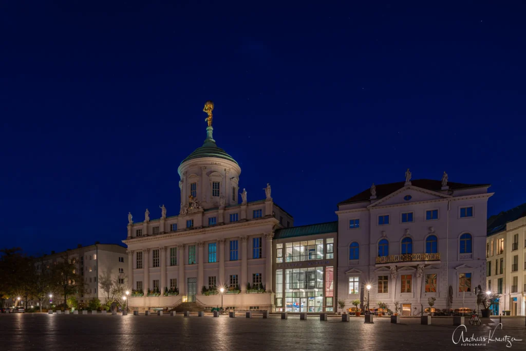 Altes Rathaus in Potsdam zur blauen Stunde