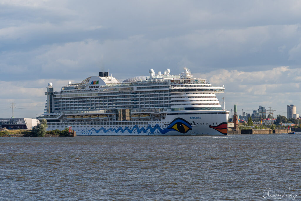 AIDAPerla in Hamburg