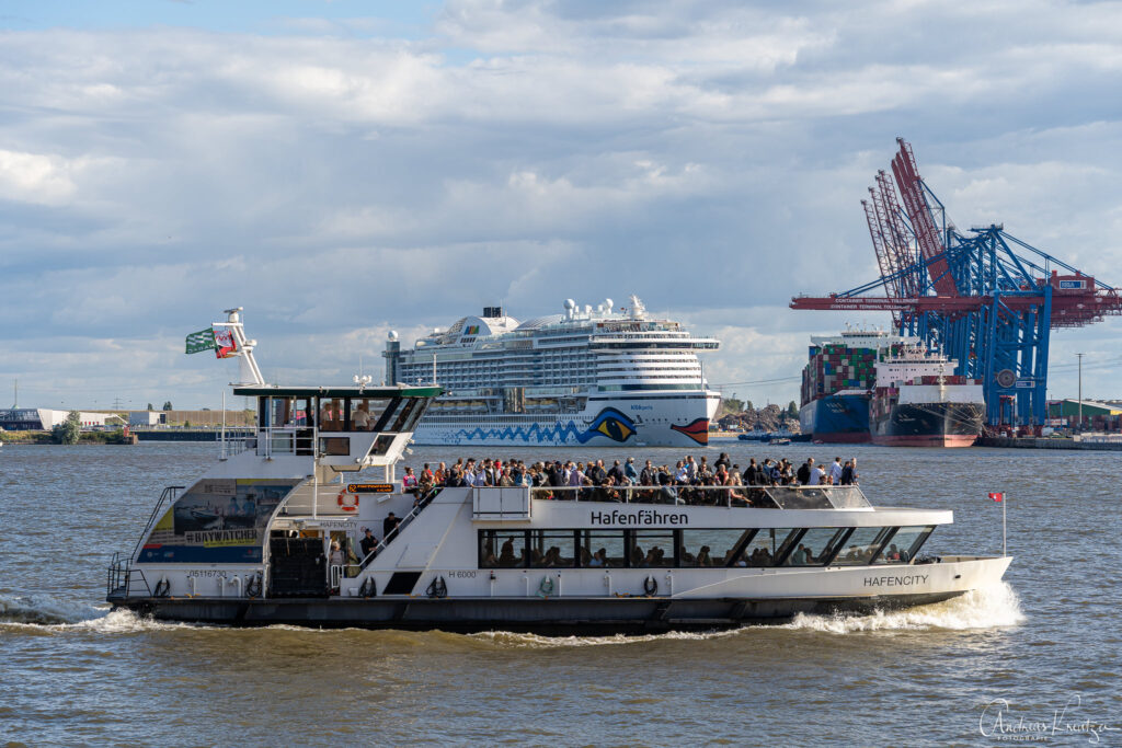 AIDAPerla in Hamburg