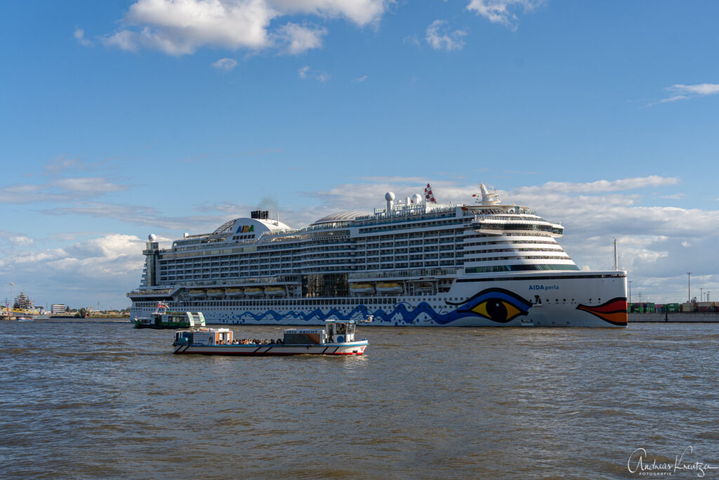 AIDAPerla in Hamburg