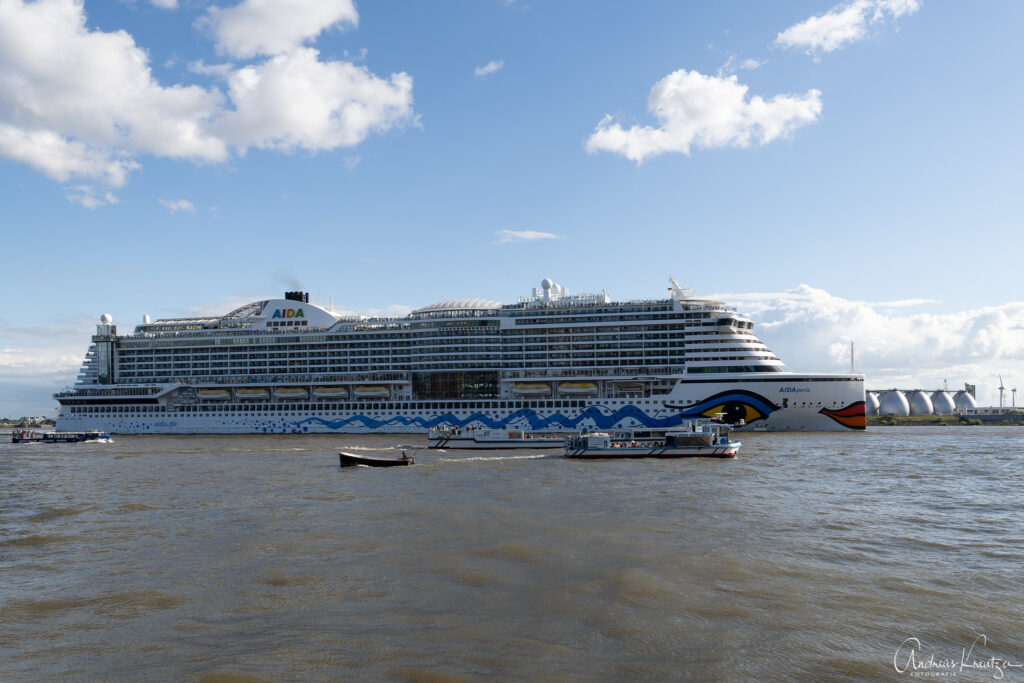 AIDAPerla in Hamburg