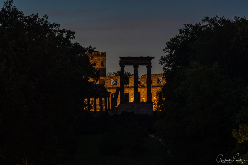 Ruinenberg bei Nacht
