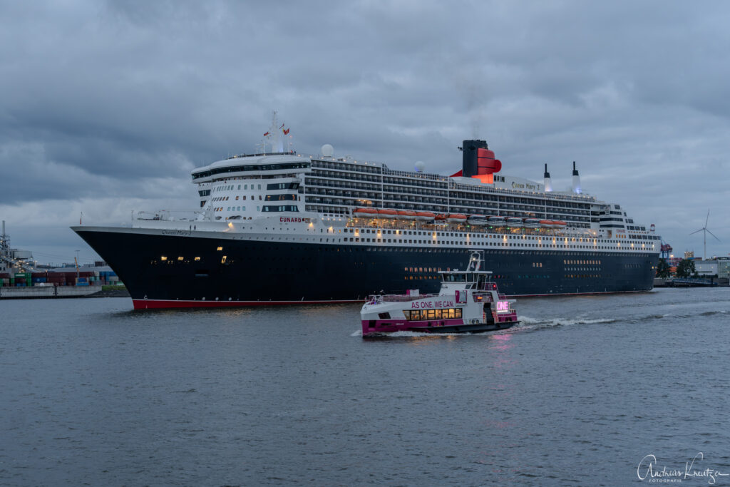 Queen Mary 2 in Hamburg