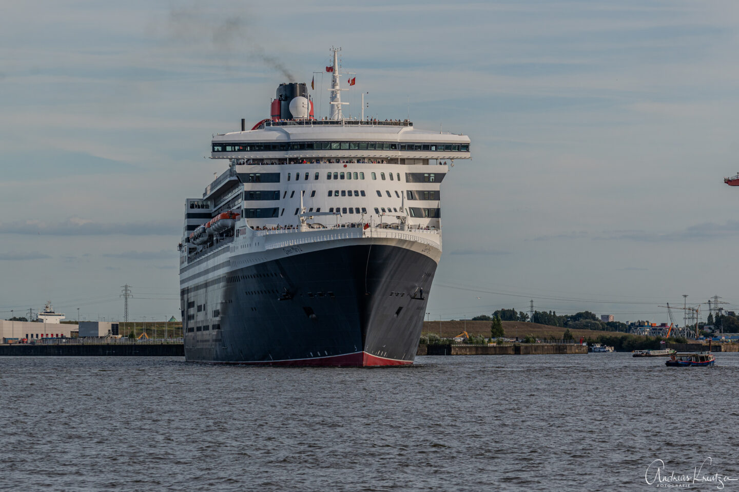 Queen Mary 2 in Hamburg