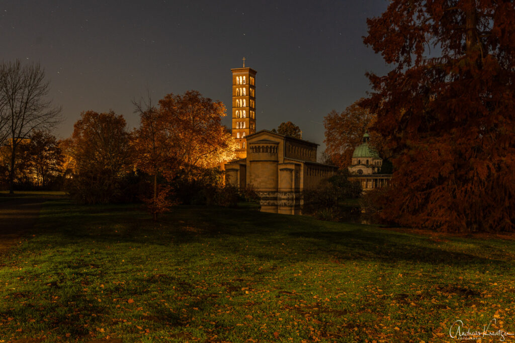 Friedenskirche zur blauen Stunde